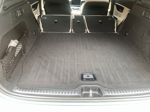 Used 2025 Mercedes-Benz GLC 300 4MATIC image 13