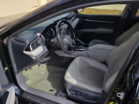 Used 2018 Toyota Camry SE image 5