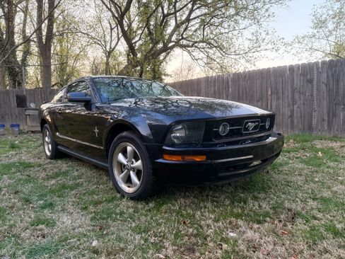 Used 2007 Ford Mustang Premium image 2
