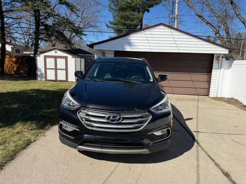 Used 2017 Hyundai Santa Fe Sport image 2