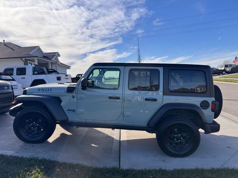 Used 2023 Jeep Wrangler Unlimited w/ Cold Weather Group image 10