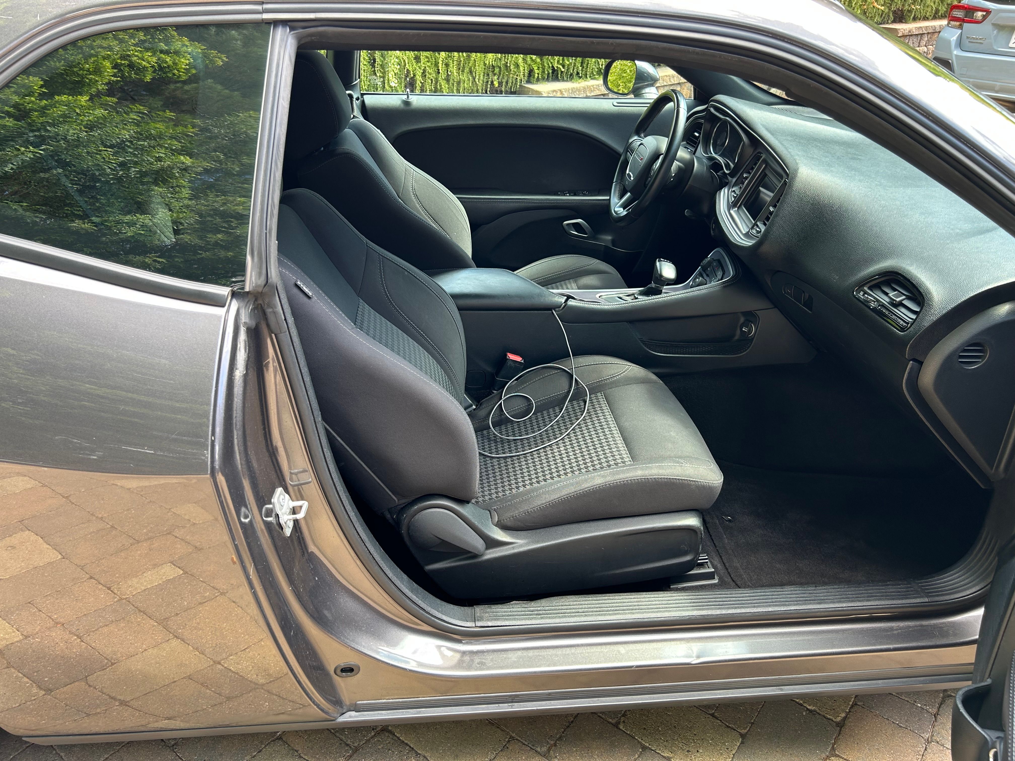 Used 2018 Dodge Challenger SXT RWD image 2