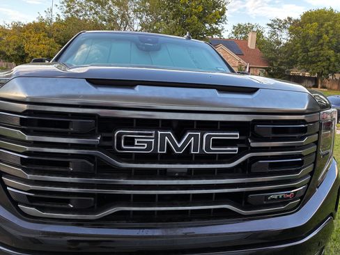 Used 2024 GMC Sierra 1500 AT4 w/ Technology Package AWD/4WD image 2