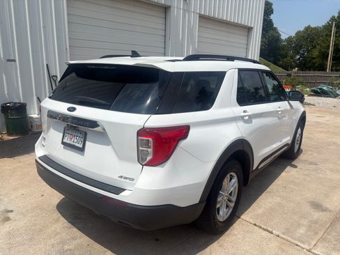 Used 2022 Ford Explorer XLT AWD/4WD image 6