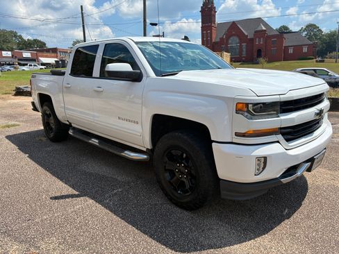 Used 2018 Chevrolet Silverado 1500 LT w/ All Star Edition AWD/4WD image 6