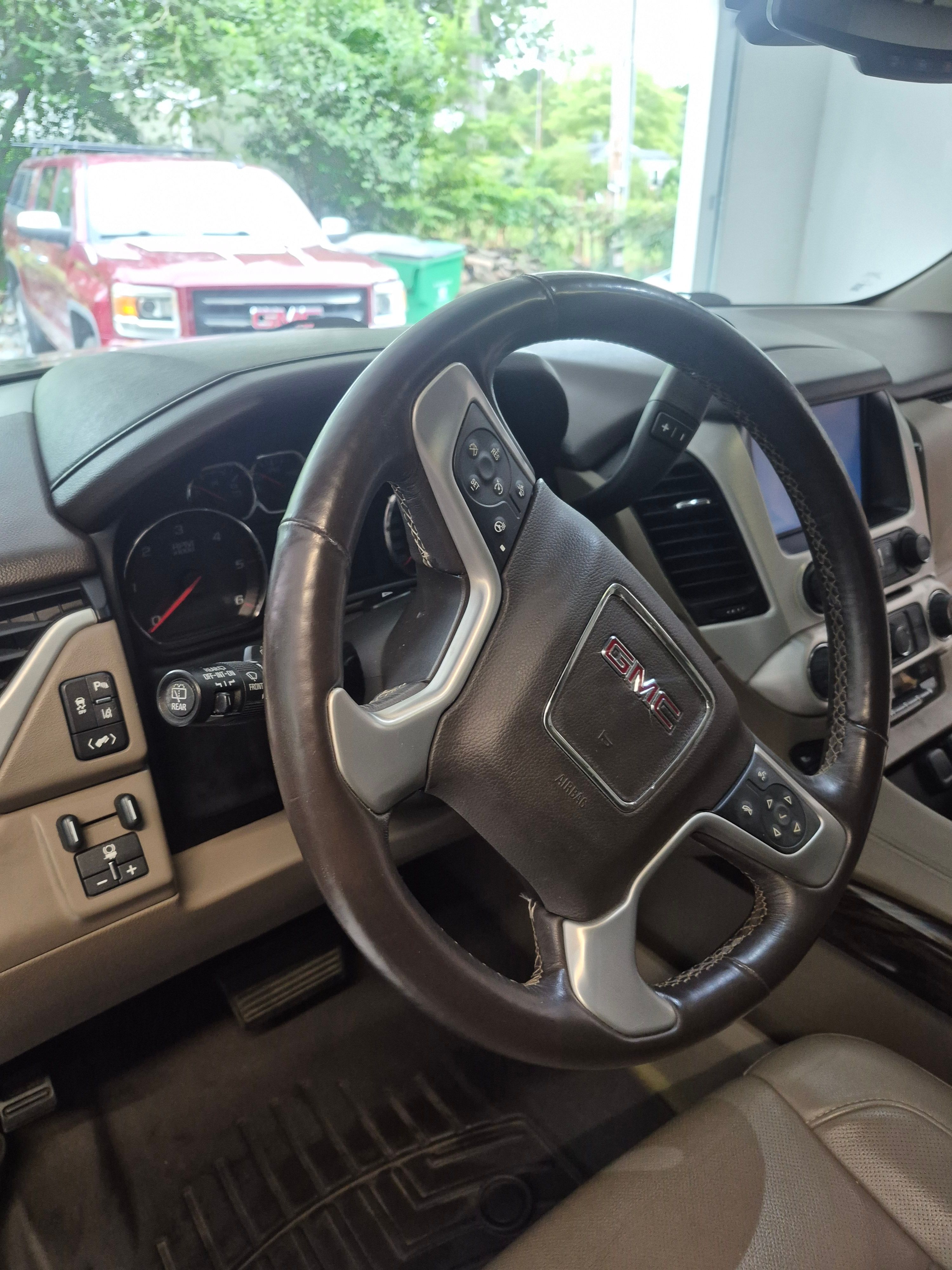Used 2015 GMC Yukon SLT w/ Open Road Package RWD image 13