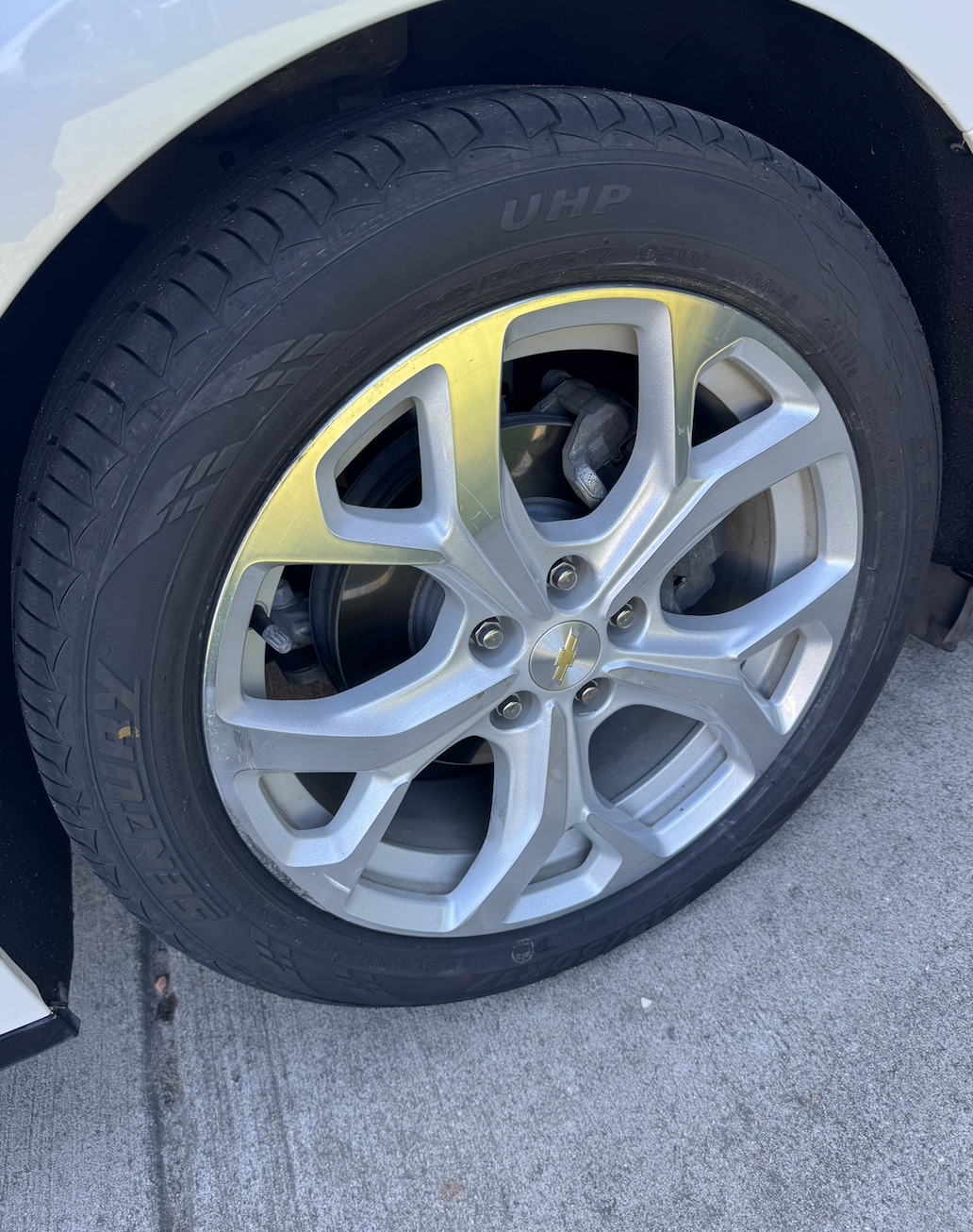 Used 2018 Chevrolet Volt Premier w/ Driver Confidence Package FWD image 2