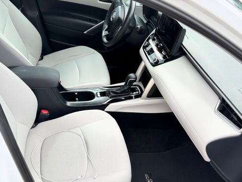 Used 2024 Toyota Corolla Cross LE image 11