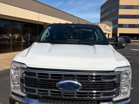 Used 2024 Ford F350 XLT w/ Camper Package image 6