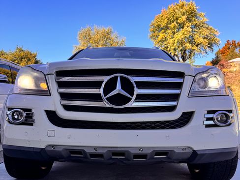 Used 2009 Mercedes-Benz GL 550 4MATIC image 1