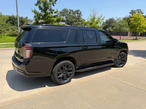 Used 2023 Chevrolet Suburban RST w/ Luxury Package RWD image 4