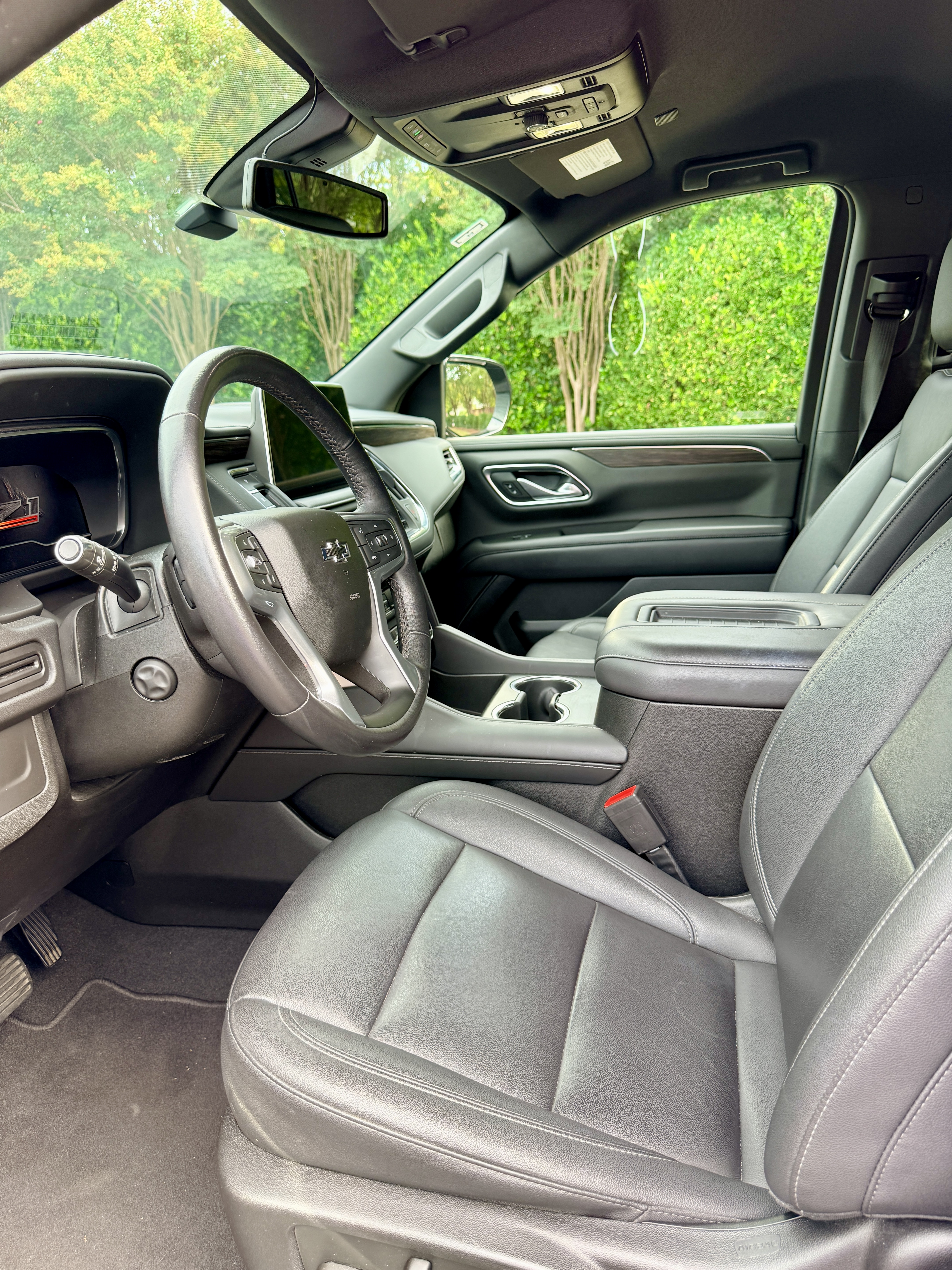 Used 2022 Chevrolet Tahoe Z71 w/ Luxury Package AWD/4WD image 12