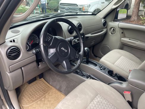 Used 2006 Jeep Liberty Sport image 6