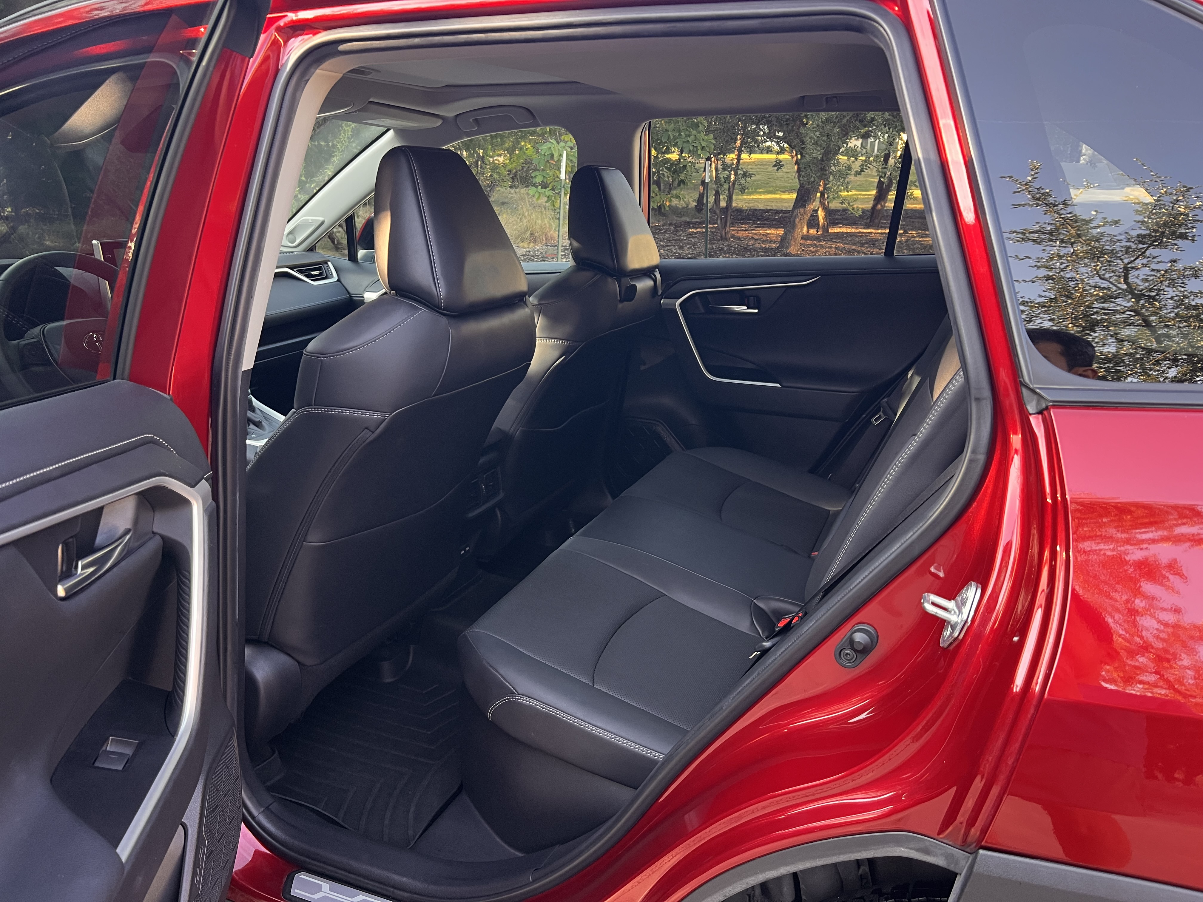 Used 2022 Toyota RAV4 Limited AWD/4WD image 9