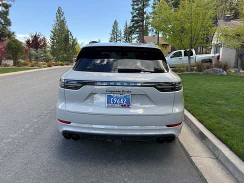 Used 2020 Porsche Cayenne Turbo image 9