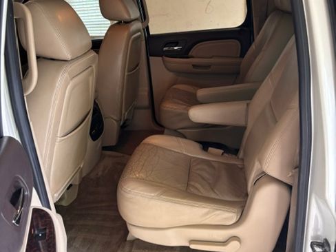 Used 2011 GMC Yukon XL Denali AWD/4WD image 9