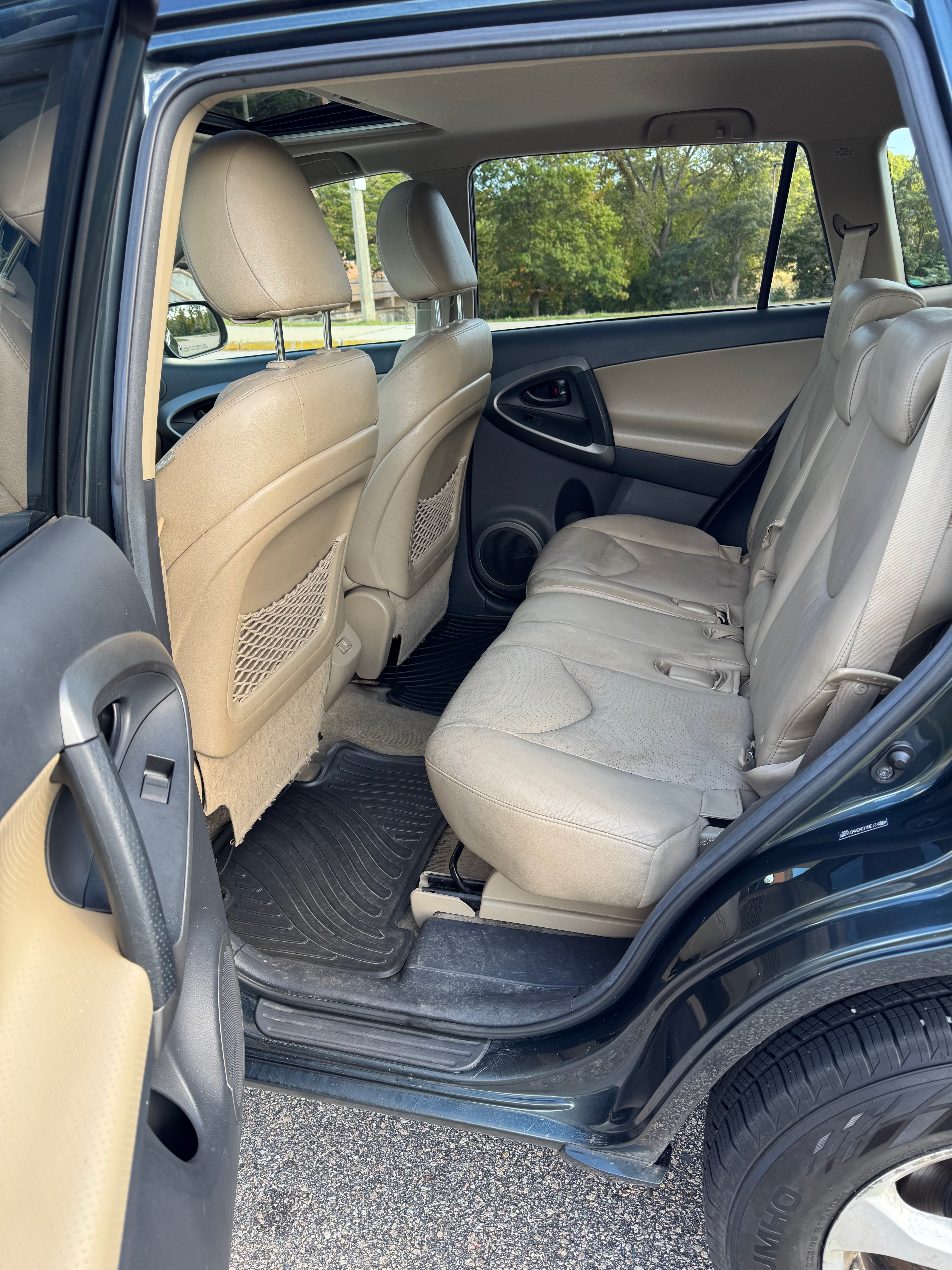 Used 2010 Toyota RAV4 Limited AWD/4WD image 18