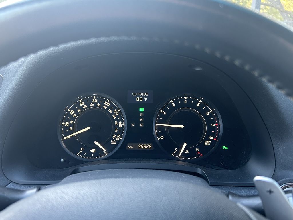 Used 2010 Lexus IS 350C w/ Luxury Pkg RWD image 4