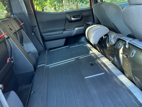 Used 2016 Toyota Tacoma TRD Off-Road w/ Premium & Technology Package image 22