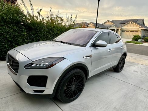 Used 2018 Jaguar E-PACE S image 19