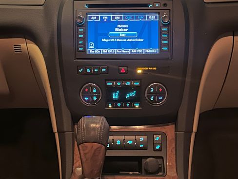 Used 2011 Buick Enclave CXL w/ Trailering Provision Package FWD image 16