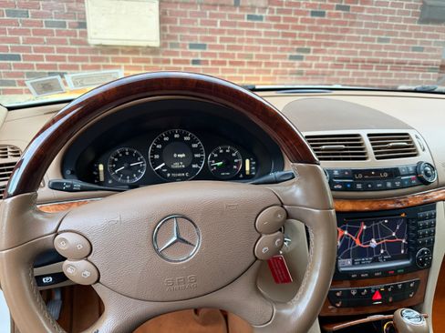 Used 2007 Mercedes-Benz E 550 Sedan image 13