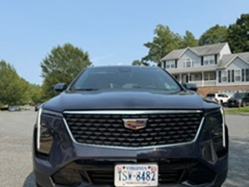 Used 2025 Cadillac XT4 Premium Luxury w/ Technology Package AWD/4WD image 9