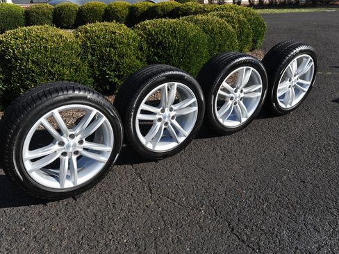 Used 2014 Tesla Model S image 16