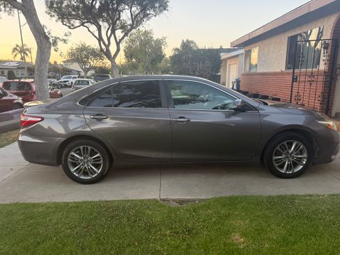 Used 2016 Toyota Camry LE FWD image 4