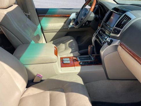 Used 2013 Toyota Land Cruiser image 13