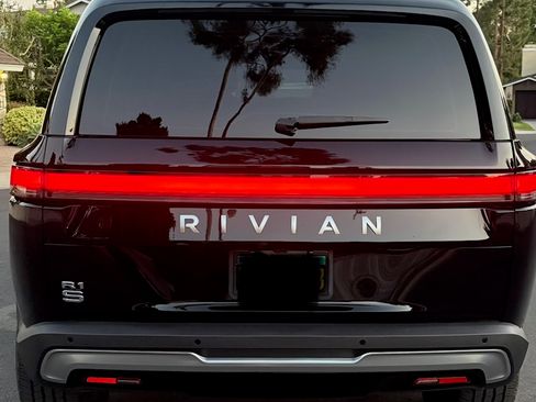 Used 2024 Rivian R1S Adventure AWD/4WD image 6