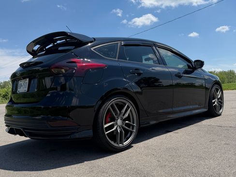 Used 2018 Ford Focus ST w/ Equipment Group 401A FWD image 9