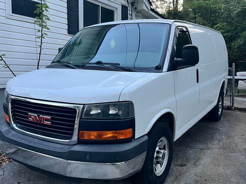 Used 2016 GMC Savana 2500 RWD image 1