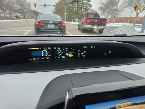 Used 2018 Toyota Prius Prime Premium image 8