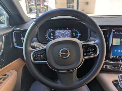 Used 2023 Volvo S90 T8 Ultimate image 11