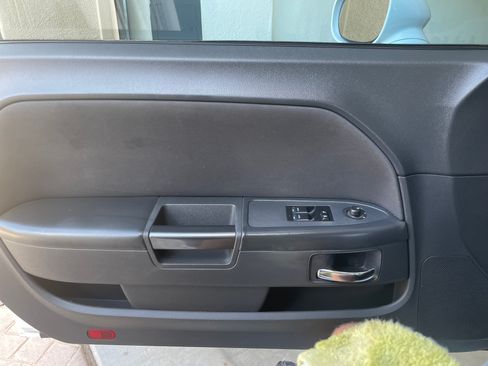 Used 2013 Dodge Challenger SXT image 10