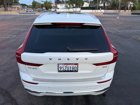 Used 2023 Volvo XC60 B5 Ultimate w/ Climate Package FWD image 4