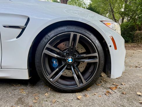 Used 2015 BMW M4 Convertible image 20