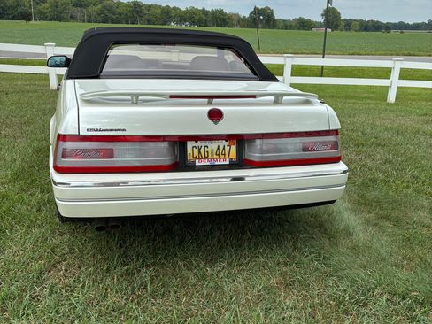 Used 1993 Cadillac Allante FWD image 2