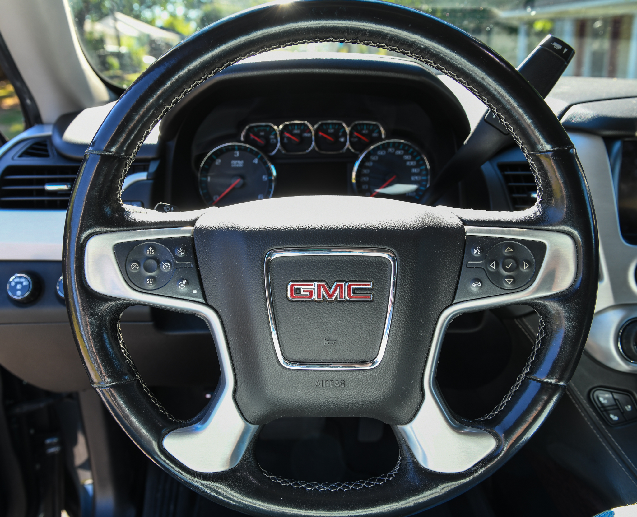 Used 2019 GMC Yukon XL SLT w/ Open Road Package AWD/4WD image 15