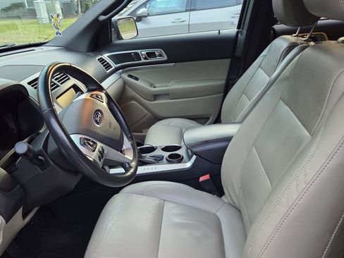 Used 2014 Ford Explorer XLT w/ Equipment Group 202A image 13