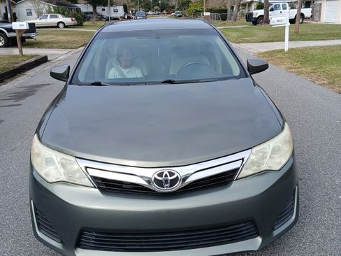 Used 2014 Toyota Camry LE image 15