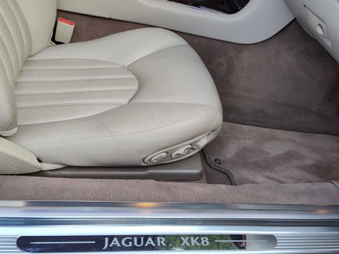 Used 1999 Jaguar XK8 Convertible image 17