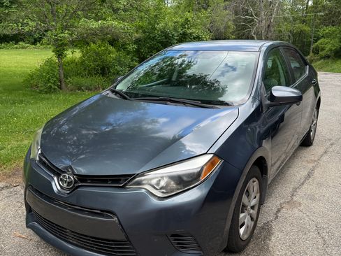 Used 2015 Toyota Corolla LE FWD image 2