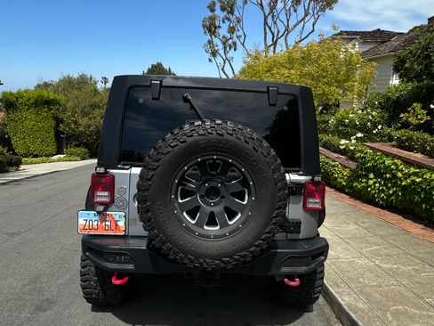 Used 2015 Jeep Wrangler Unlimited Rubicon AWD/4WD image 5