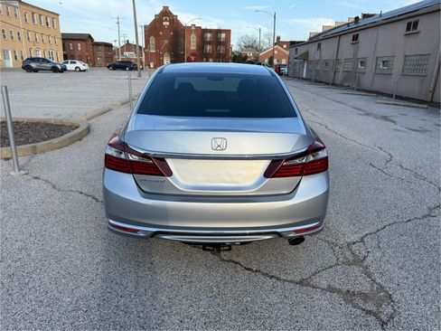 Used 2017 Honda Accord LX image 6