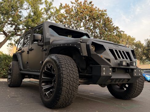 Used 2013 Jeep Wrangler Unlimited Rubicon image 1