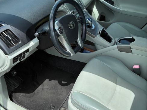 Used 2012 Toyota Prius Four w/ Deluxe Solar Roof Pkg FWD image 8