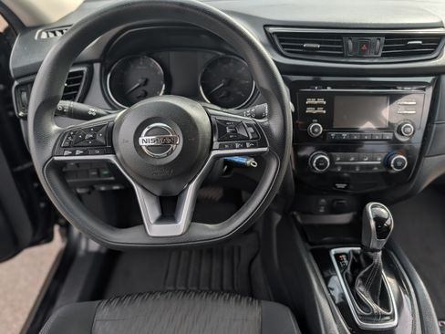 Used 2017 Nissan Rogue S image 11