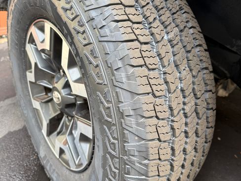 Used 2018 Toyota Tacoma TRD Off-Road image 17